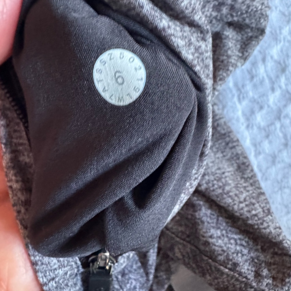 Lululemon Tracker short 4” - Picture 3 of 3